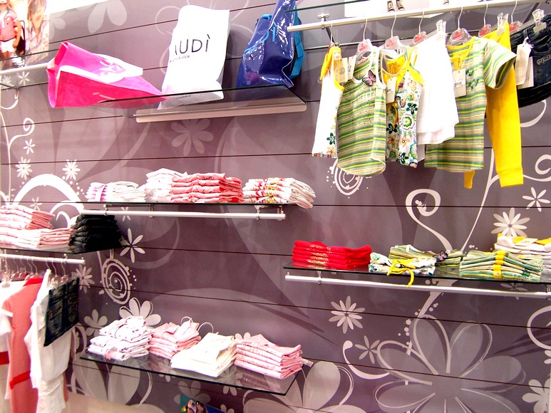 Tute Fantaztico Questo negozio di abbigliamento per bambini e ragazzi è nato circa 8 anni fa a Fano in un momento molto particolare della mia vita, quelle fasi di cambiamento che capitano spesso nella vita di tutti noi.